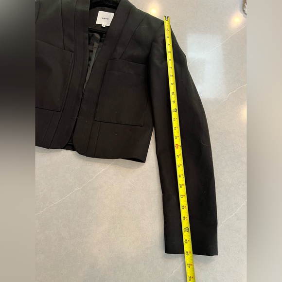 KOTN Women's Short-Waisted blazer in Black XS - Picture 8 of 10
